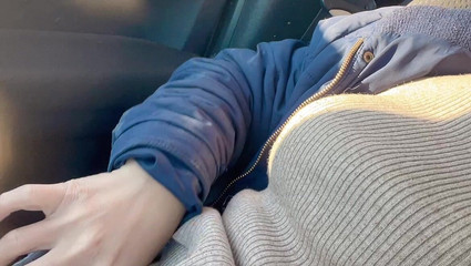 She Open Hairy Pussy in the Car Then Go Outside Piss