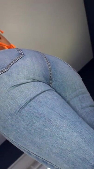 Cum on my tight Jeans