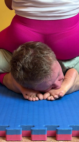 Foot Wrestling Domination Barefoot Humiliation