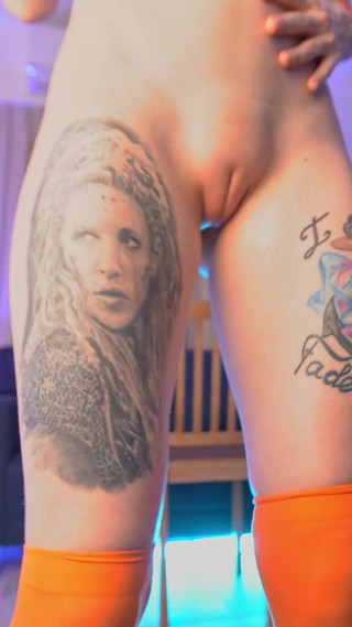 Velma Dinkley Stripteasing & Oiling Body