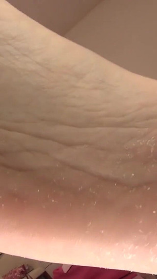 Yuka Asami Showing Her Beautiful Legs and Giving a Footjob