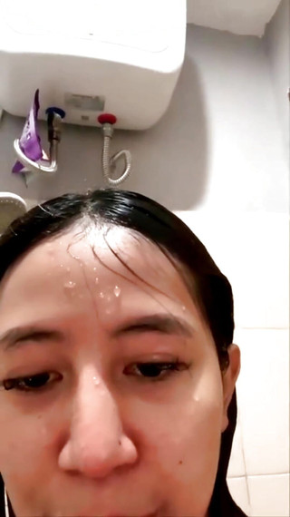 Skandal selebgram indo live sambil mandi