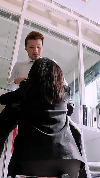 Model TV - Horny Office