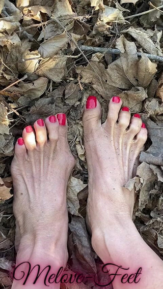 Melove Sexy Small Feet with Red Toe Nails in Leaves